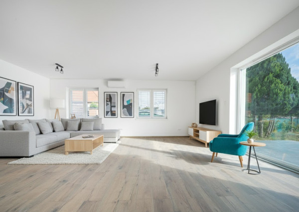 Moderný tehlový dom s terasou a záhradou – Lehnice, časť Kolónia