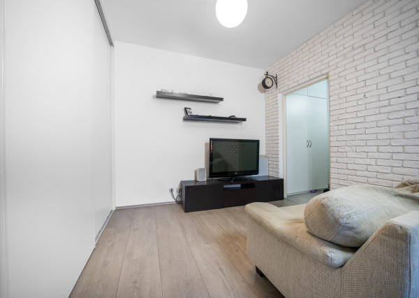 Na prenájom 1-izbový byt – Donnerova ulica, Karlova Ves