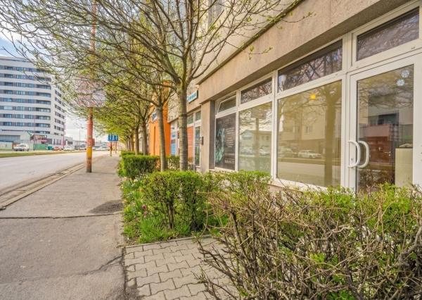 Podnikajte tam, kde denne prejdú tisíce áut! Na Kazanskej