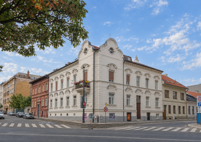 PRIESTOR, AKÝ SA DNES UŽ NESTAVIA, 134 m² V HISTORICKOM DOME