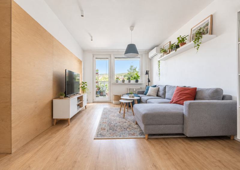 DIZAJNOVÝ BYT V RAČI | 63,5 m² | ZASKLENÁ LOGGIA | RUSTAVELIHO